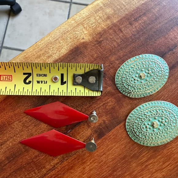 Eight vintage earrings and a heart shaped pin..for more details comment me - Picture 2 of 10